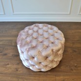 Okrągłą pikowana pufa chesterfield