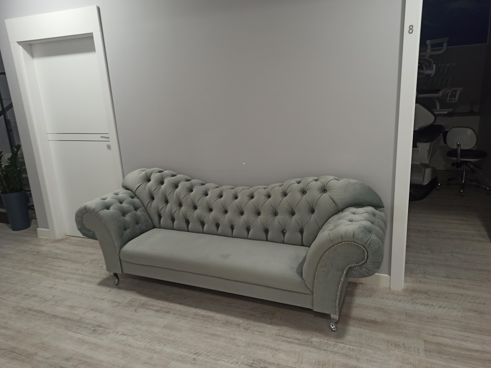 Pikowana sofa chesterfield realizacja